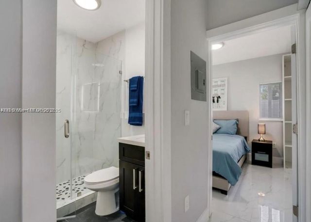 1526 NE 110th St B, Miami, FL 33161