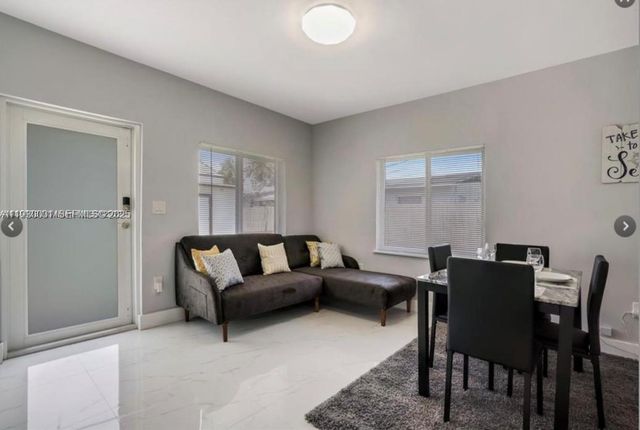 1526 NE 110th St B, Miami, FL 33161