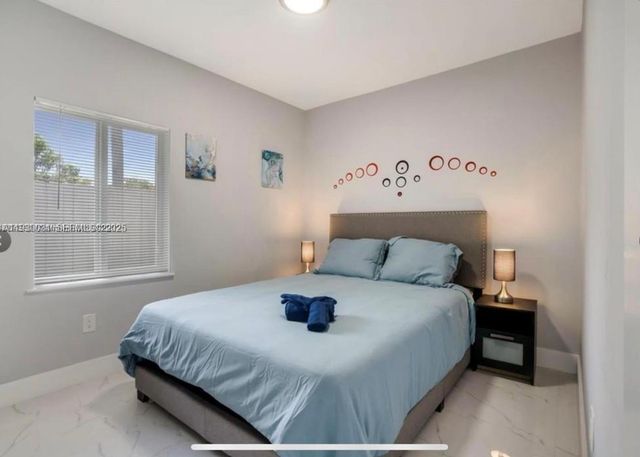 1526 NE 110th St B, Miami, FL 33161