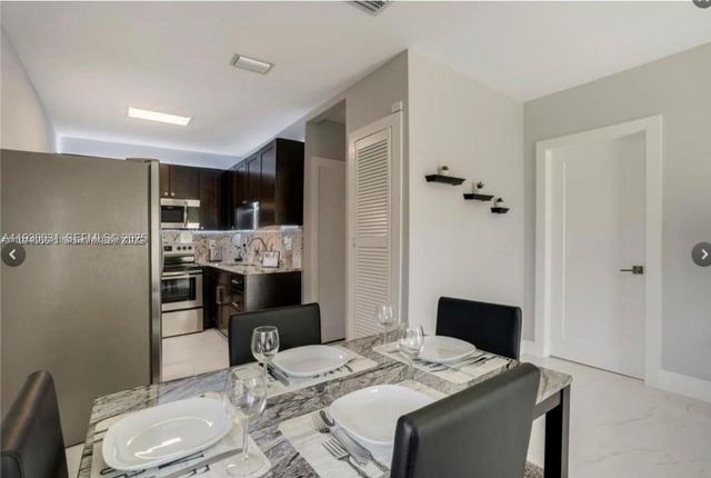 1526 NE 110th St B, Miami, FL 33161