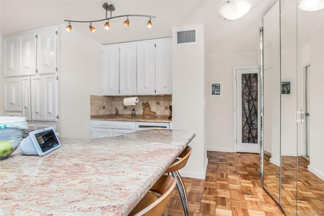 2500 Johnson Avenue 5F, Bronx, NY 10463