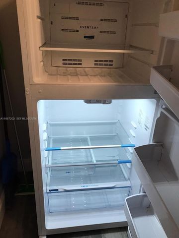 26 Diplomat Pkwy 2215, Hallandale Beach, FL 33009