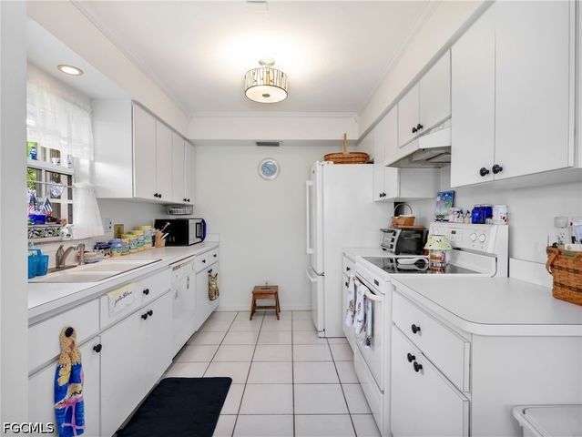 221 SE 10th TER, Cape Coral, FL 33990