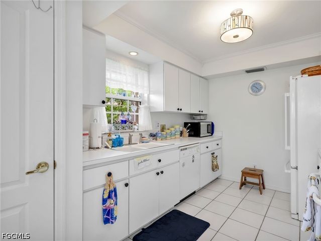221 SE 10th TER, Cape Coral, FL 33990