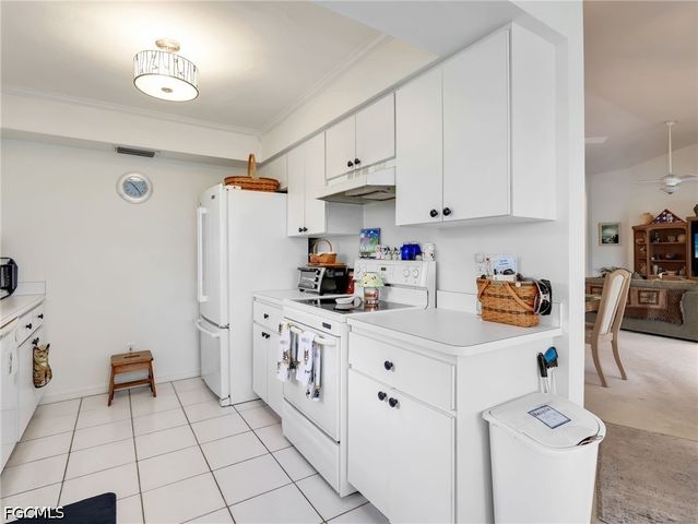 221 SE 10th TER, Cape Coral, FL 33990