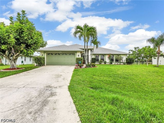 221 SE 10th TER, Cape Coral, FL 33990