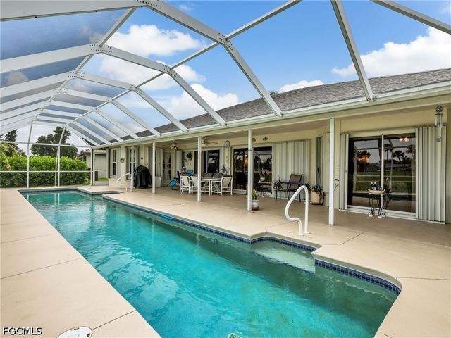 221 SE 10th TER, Cape Coral, FL 33990