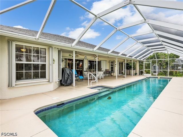 221 SE 10th TER, Cape Coral, FL 33990
