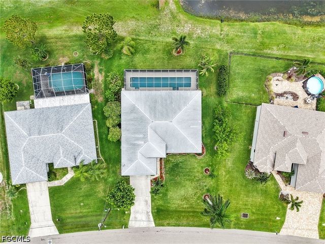 221 SE 10th TER, Cape Coral, FL 33990
