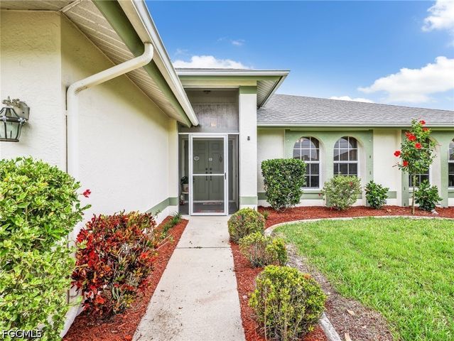 221 SE 10th TER, Cape Coral, FL 33990