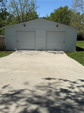 412 A NW Donovan Street, Lee's Summit, MO 64063