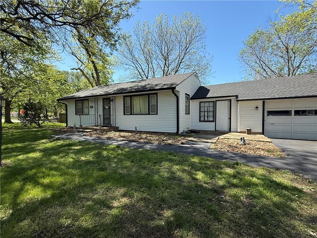 412 A NW Donovan Street, Lee's Summit, MO 64063
