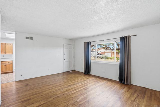 1922 Dartmoor Dr, Lemon Grove, CA 91945