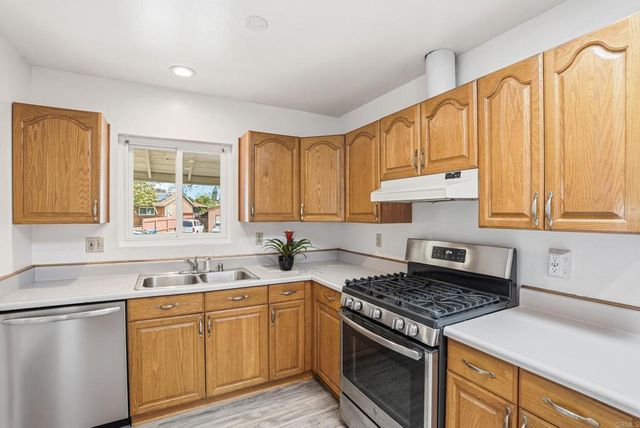 1922 Dartmoor Dr, Lemon Grove, CA 91945