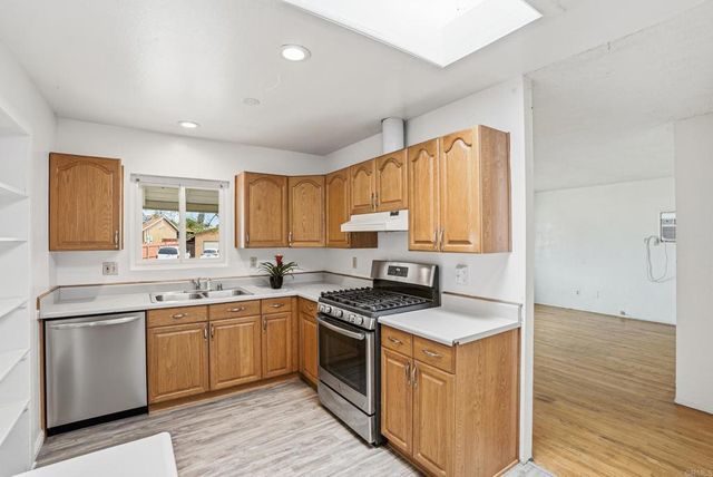 1922 Dartmoor Dr, Lemon Grove, CA 91945