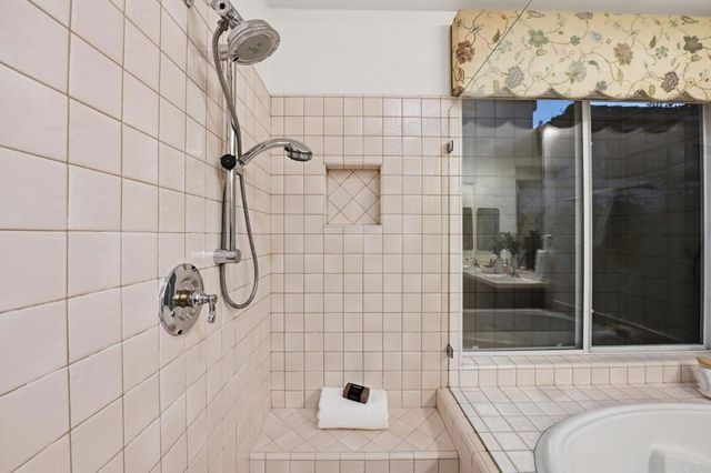 7009 Wildrose, Carlsbad, CA 92011