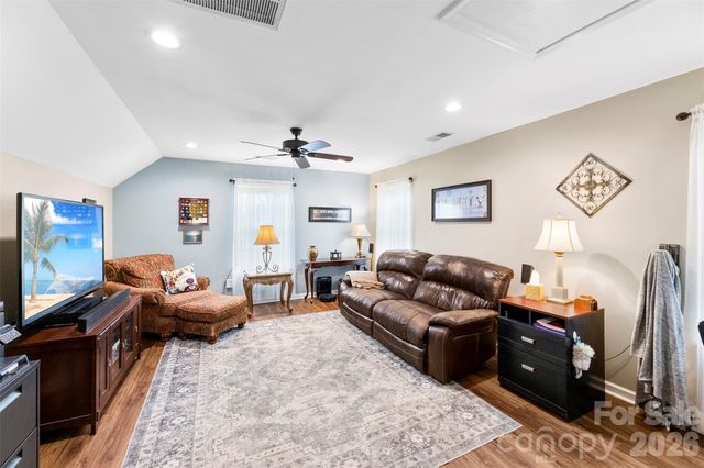 709 Heddington Court, Gastonia, NC 28056