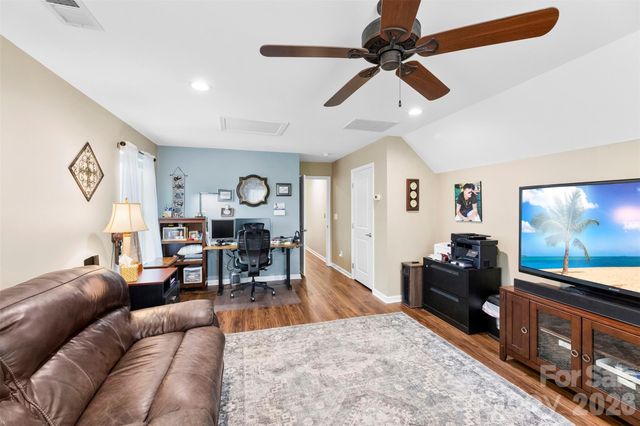 709 Heddington Court, Gastonia, NC 28056