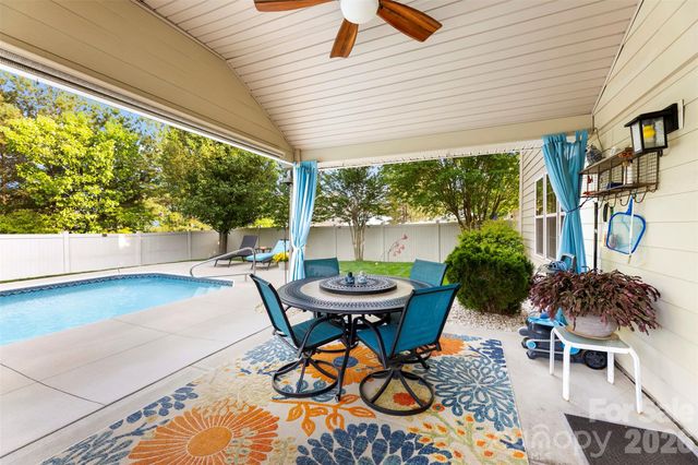 709 Heddington Court, Gastonia, NC 28056