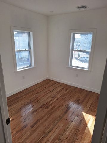 21 Boyden St, Fall River, MA 02721