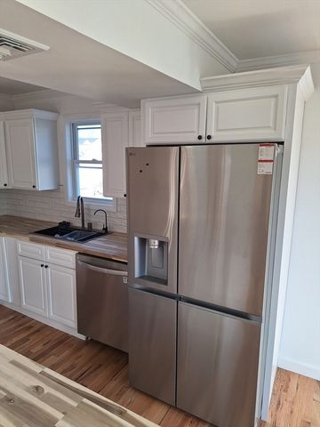 21 Boyden St, Fall River, MA 02721