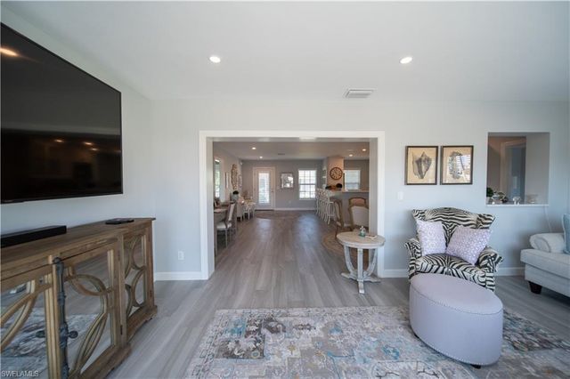 911 Heron CT, Marco Island, FL 34145