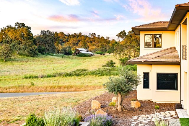 23664 Landon Evan Ln, Auburn, CA 95602