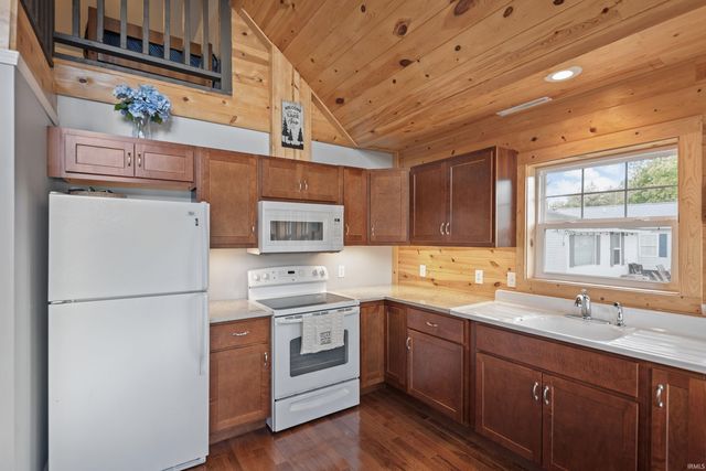 6105 N 300 E, Monon, IN 47959