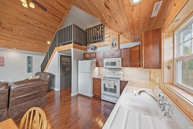 6105 N 300 E, Monon, IN 47959