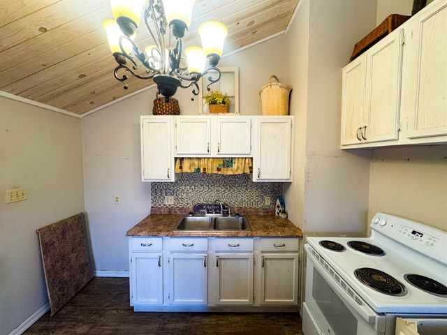 14 Cherokee Road, Cherokee Village, AR 72529