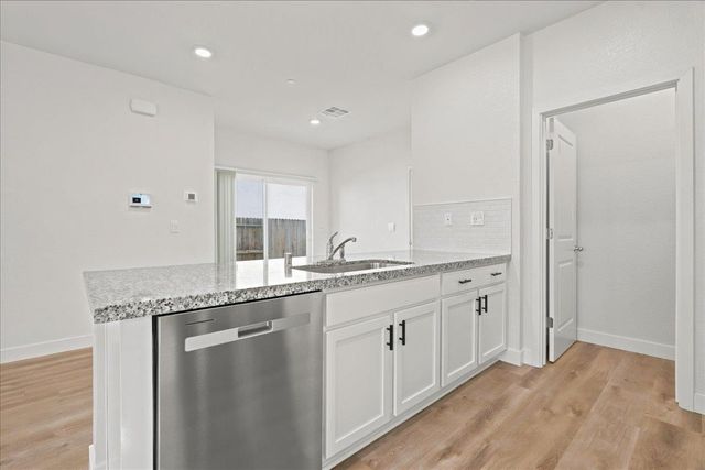 6016 San Rafael Ln, Roseville, CA 95747