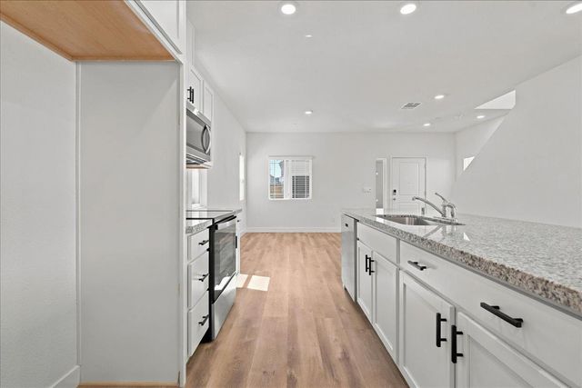 6016 San Rafael Ln, Roseville, CA 95747