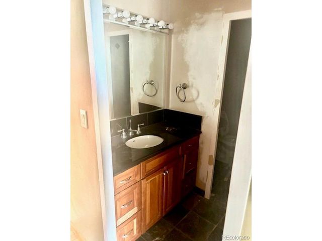 4600 E Asbury Cir 401, Denver, CO 80222