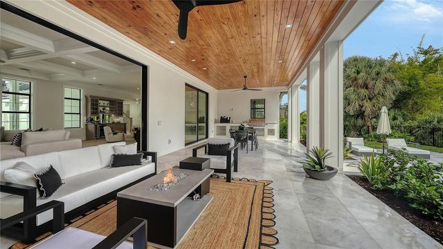 656 TROPICAL CIRCLE, Sarasota, FL 34242