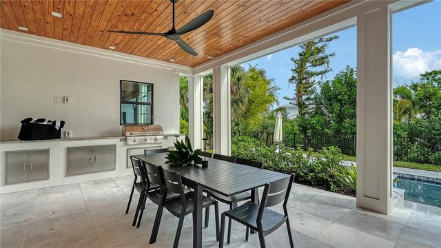 656 TROPICAL CIRCLE, Sarasota, FL 34242