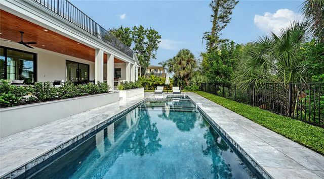 656 TROPICAL CIRCLE, Sarasota, FL 34242