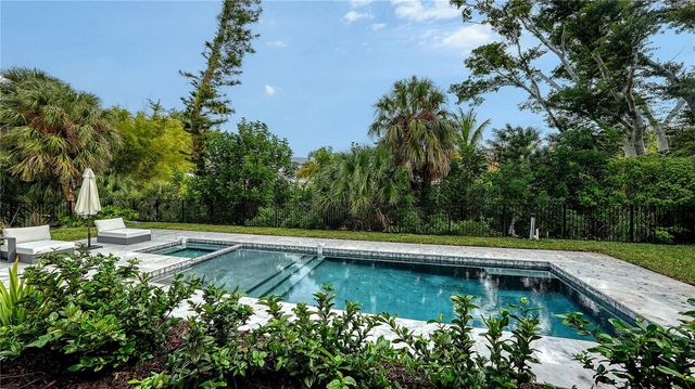 656 TROPICAL CIRCLE, Sarasota, FL 34242