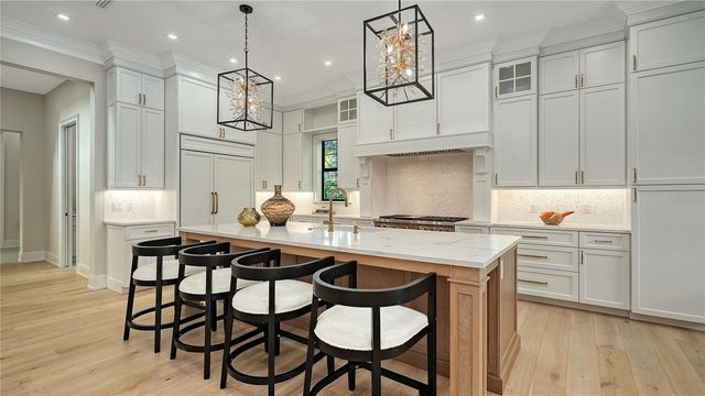 656 TROPICAL CIRCLE, Sarasota, FL 34242