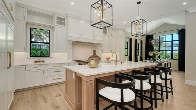 656 TROPICAL CIRCLE, Sarasota, FL 34242