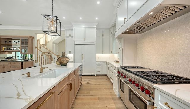 656 TROPICAL CIRCLE, Sarasota, FL 34242