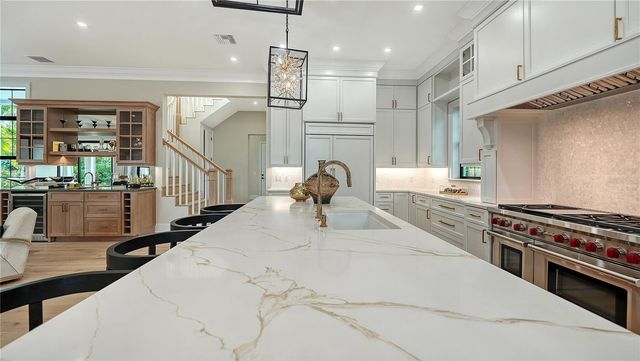 656 TROPICAL CIRCLE, Sarasota, FL 34242