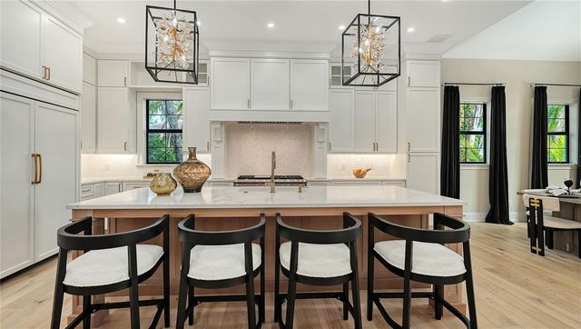 656 TROPICAL CIRCLE, Sarasota, FL 34242