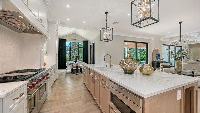 656 TROPICAL CIRCLE, Sarasota, FL 34242