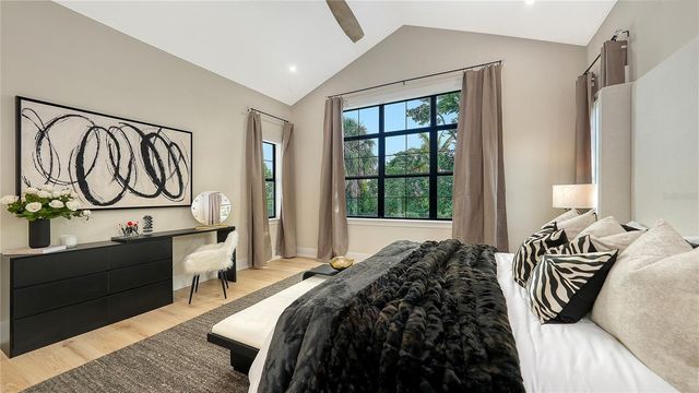 656 TROPICAL CIRCLE, Sarasota, FL 34242