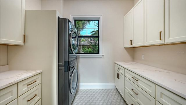 656 TROPICAL CIRCLE, Sarasota, FL 34242