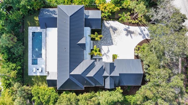 656 TROPICAL CIRCLE, Sarasota, FL 34242