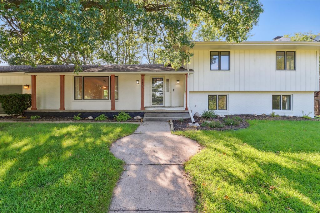 1805 Country Club Road, Indianola, IA 50125