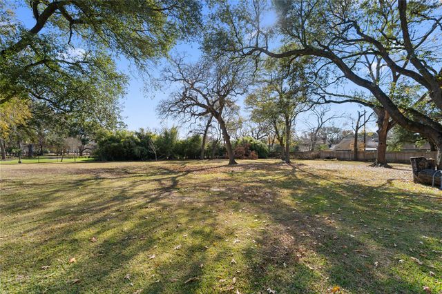 404 Lakeshore Drive, El Lago, TX 77586