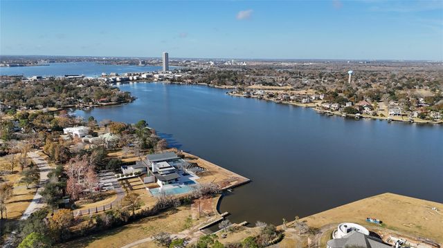 404 Lakeshore Drive, El Lago, TX 77586