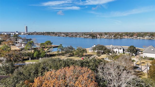 404 Lakeshore Drive, El Lago, TX 77586